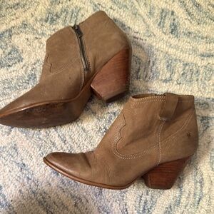 Frye Reina Leather Short Ankle Cuban Heeled Tan Boot Women's 8M Ash